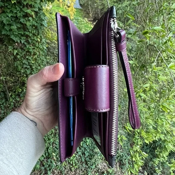 COACH Phone Wallet Country Floral Print Graphite/Deep Berry AUTHENTIC NWT - Picture 5 of 10